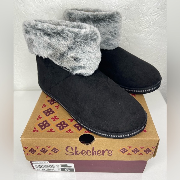 NIB Skechers Cozy Campfire Fur Meant To Be Slippers Boots Rubber Soles Size 6 - Picture 2 of 11